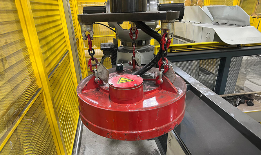 Customised electromagnet for E6POS robotic island in Torbole foundry